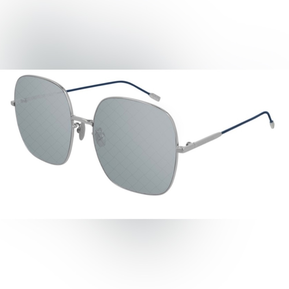 Bottega Veneta sunglasses LIKE NEW with case. Never worn.